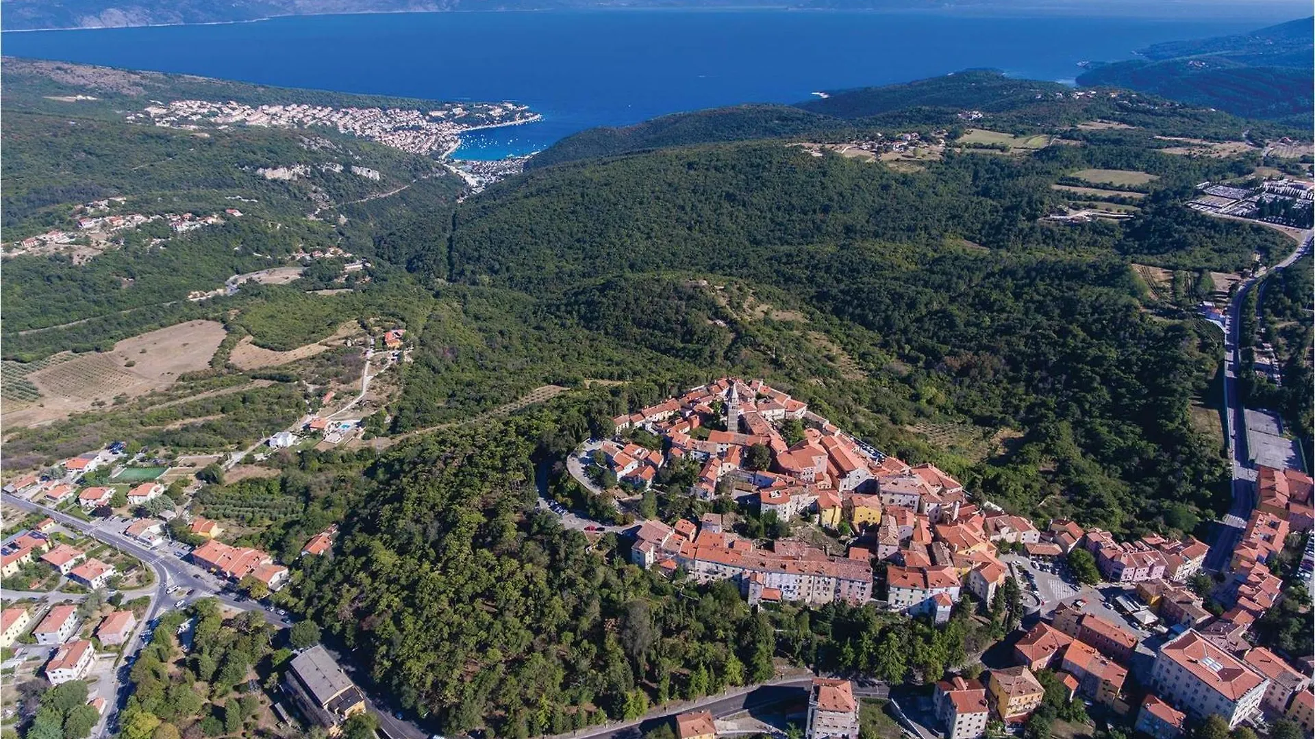4 Bedroom Stunning Apartment In Labin